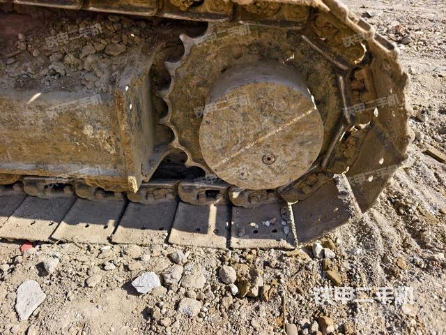 左驅(qū)動輪（行走機構(gòu)）