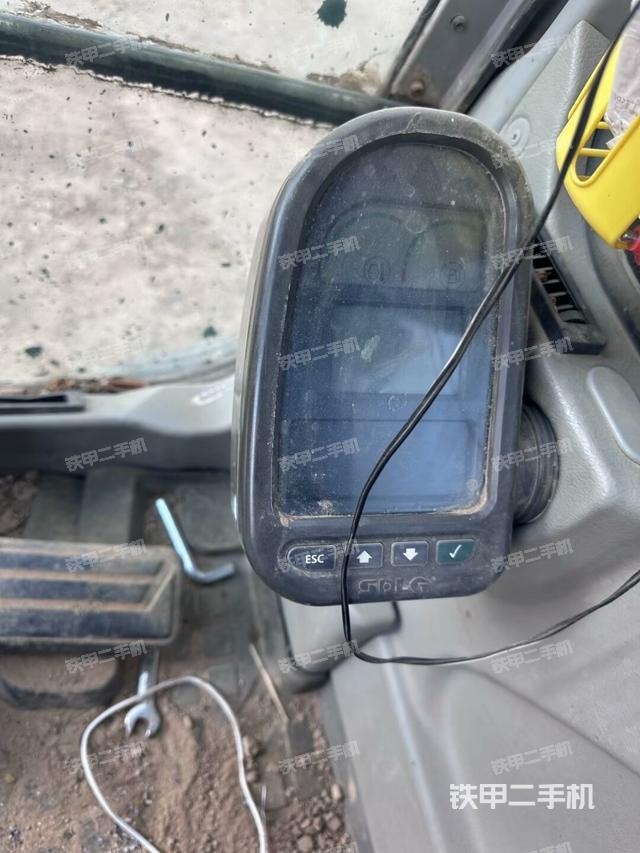 座椅右側(cè)控制臺/鑰匙門/油門/含右手柄(駕駛室部分) 座椅右側(cè)控制臺/鑰匙門/油門/含右手柄(駕駛室部分)