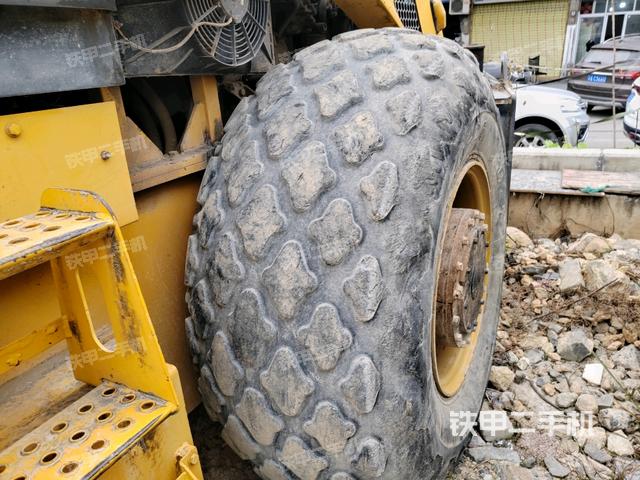 正后側(cè)（壓路機(jī)前后車架）