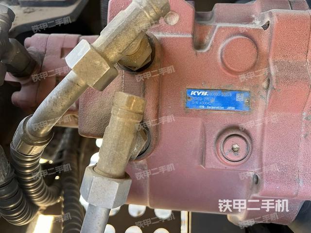 液壓泵艙室正面整體(整機(jī)外觀) 液壓泵艙室正面整體(整機(jī)外觀)