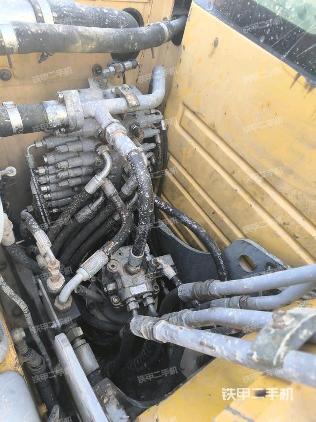 回轉馬達和主控閥（整機外觀）