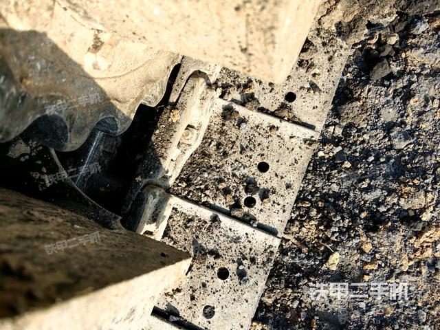 左驅(qū)動(dòng)輪（行走機(jī)構(gòu)）