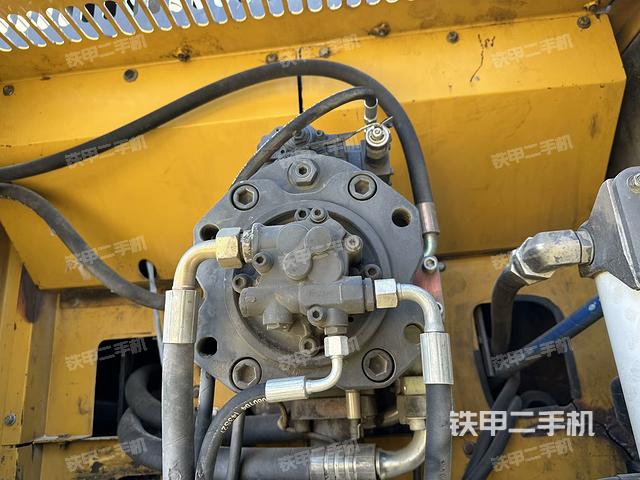 液壓泵艙室正面整體(整機(jī)外觀) 液壓泵艙室正面整體(整機(jī)外觀)