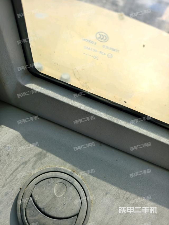 后窗玻璃角標（駕駛室部分）