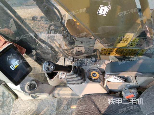 座椅右側(cè)控制臺/鑰匙門/油門/含右手柄(駕駛室部分) 座椅右側(cè)控制臺/鑰匙門/油門/含右手柄(駕駛室部分)