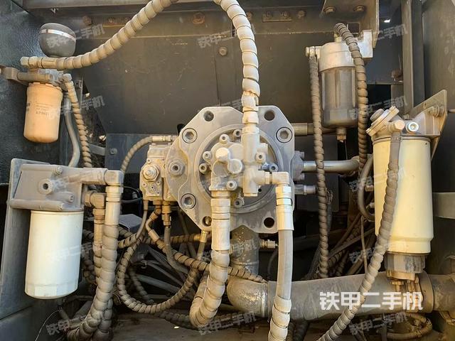 液壓泵艙室正面整體（整機(jī)外觀）