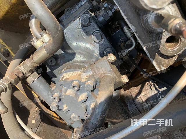 液壓泵艙室正面整體(整機外觀) 液壓泵艙室正面整體(整機外觀)
