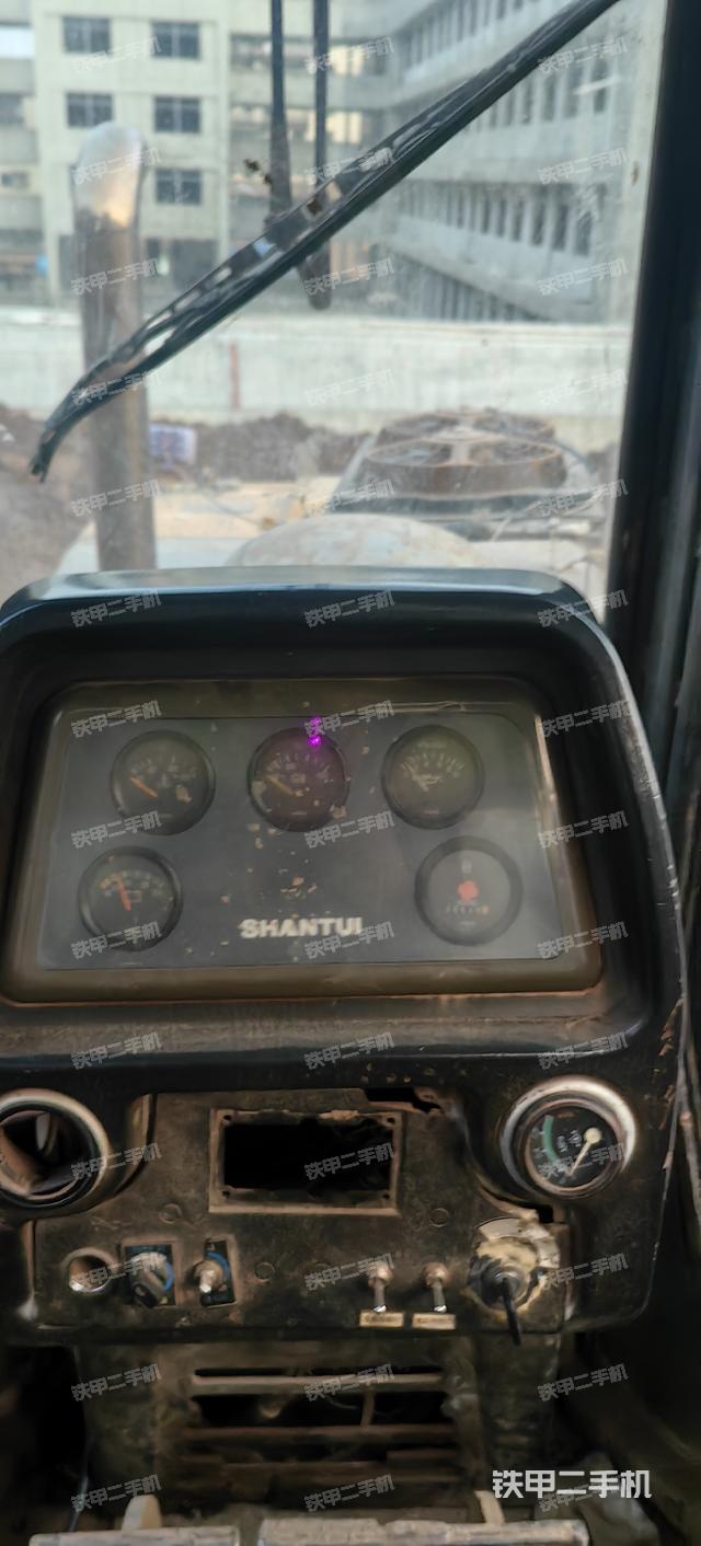 駕駛室操作臺（設(shè)備外觀及核心部件）