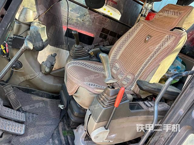 駕駛室整體（整機(jī)外觀）