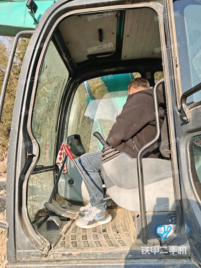 ?駕駛室正側(cè)（駕駛室部分）