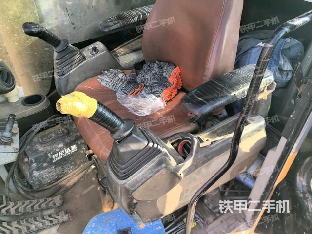 駕駛室正側(cè)(駕駛室/操作室) 駕駛室正側(cè)(駕駛室/操作室)