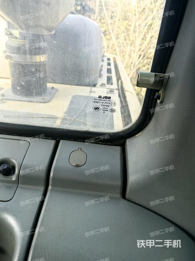 后窗玻璃角標（駕駛室部分）