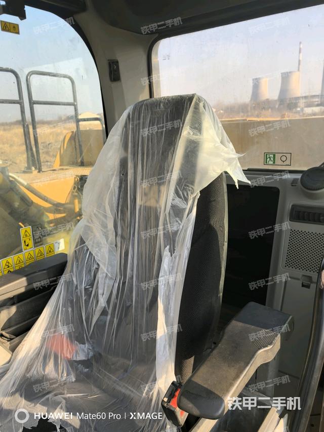 座椅右側(cè)控制臺(tái)/鑰匙門/油門/含右手柄（駕駛室部分）