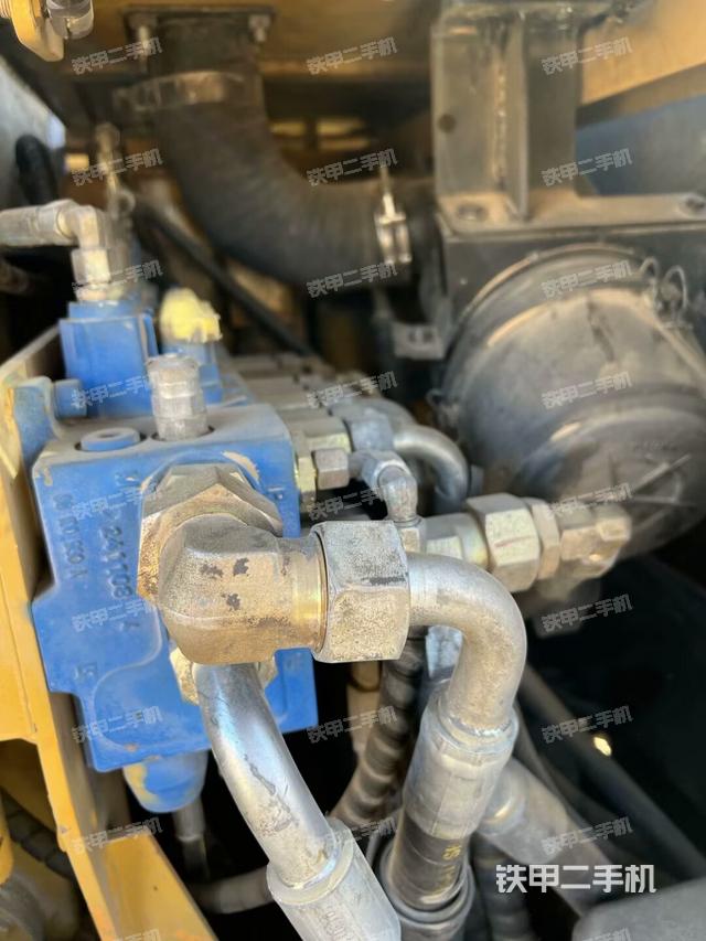 回轉(zhuǎn)馬達和主控閥（整機外觀）