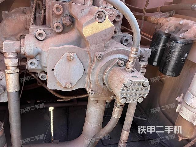 液壓泵艙室正面整體（整機(jī)外觀）