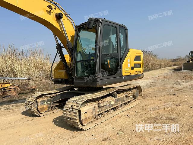 駕駛室整體(整機(jī)外觀) 駕駛室整體(整機(jī)外觀)