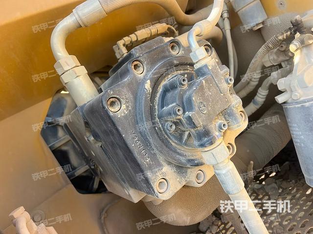 液壓泵艙室正面整體(整機(jī)外觀) 液壓泵艙室正面整體(整機(jī)外觀)