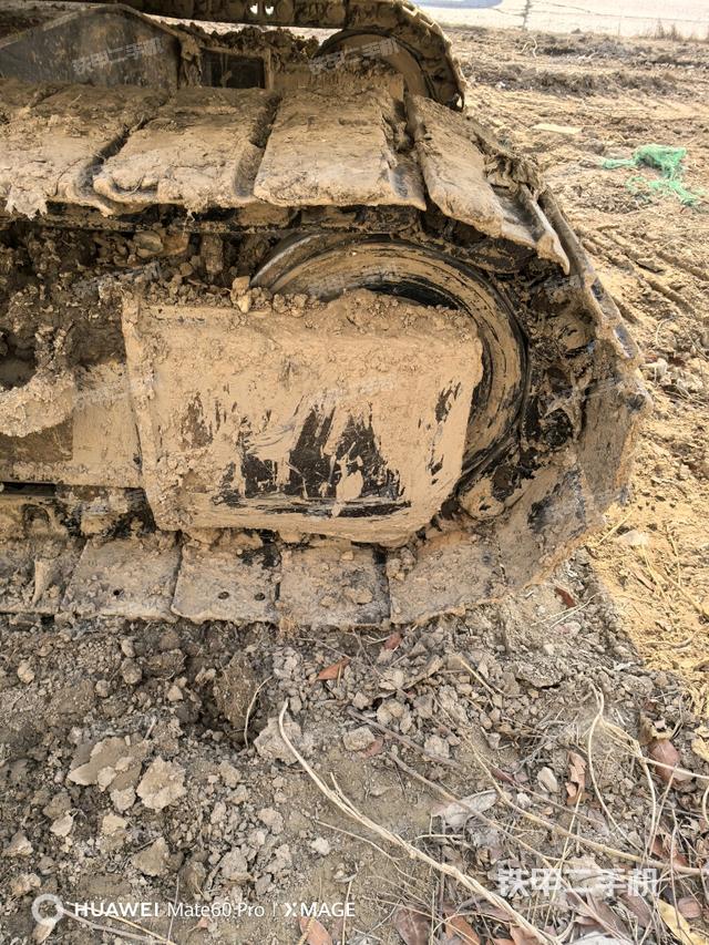 右驅(qū)動輪（行走機(jī)構(gòu)）