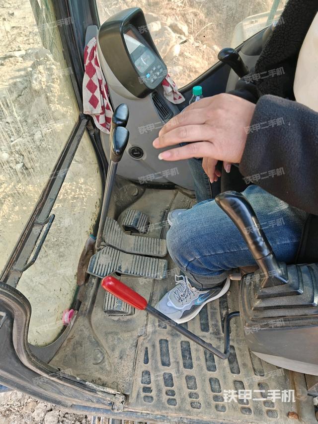 座椅右側(cè)控制臺(tái)/鑰匙門/油門/含右手柄（駕駛室部分）