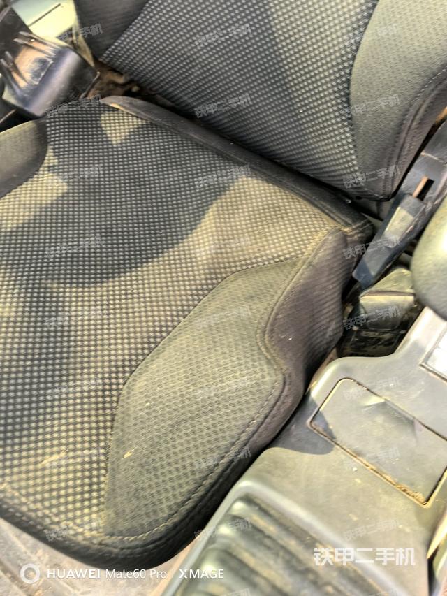 左后方玻璃角標(biāo)（駕駛室部分）