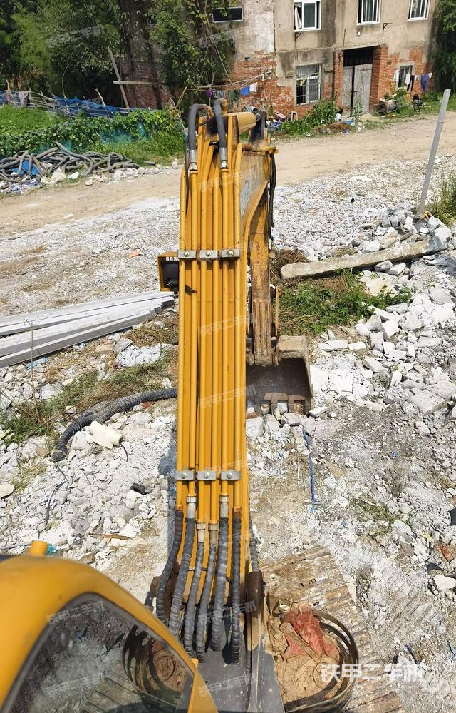 大臂背部俯視（工作和回轉(zhuǎn)裝置）