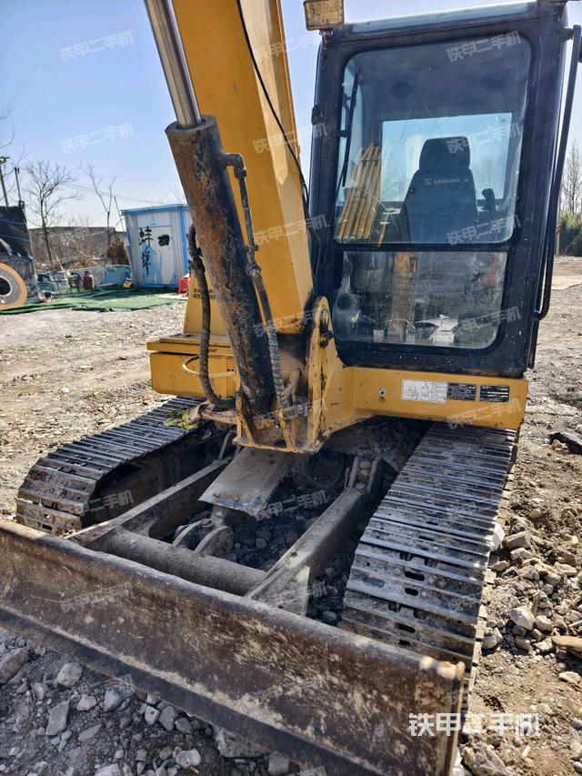 轉(zhuǎn)盤和下車架正前（工作和回轉(zhuǎn)裝置）