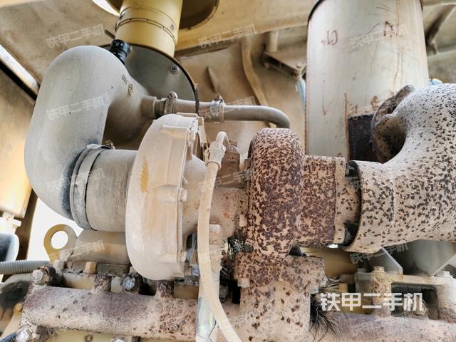 發(fā)動機(jī)艙液壓泵全景（壓路機(jī)發(fā)動機(jī)艙）