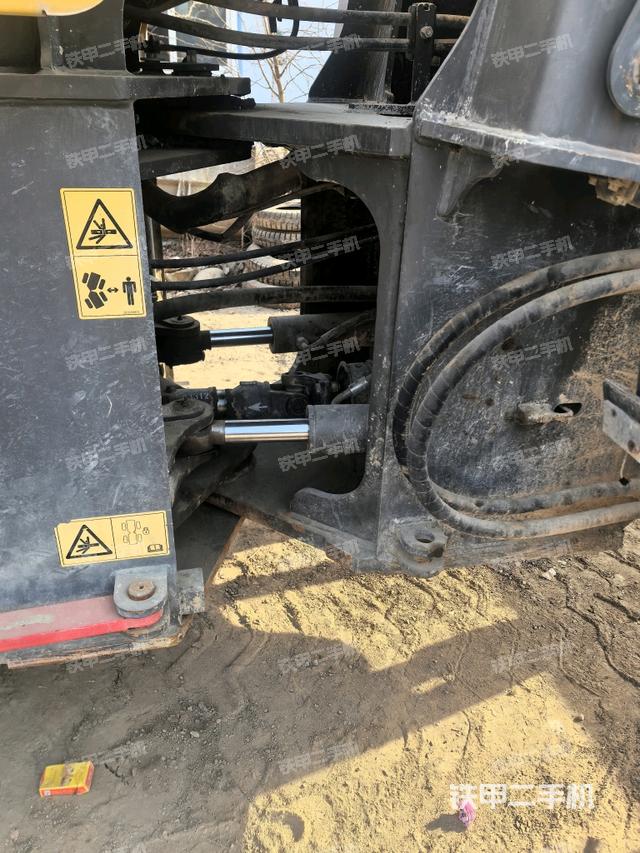 車架鉸接(液壓/傳動(dòng)系統(tǒng)) 車架鉸接(液壓/傳動(dòng)系統(tǒng))