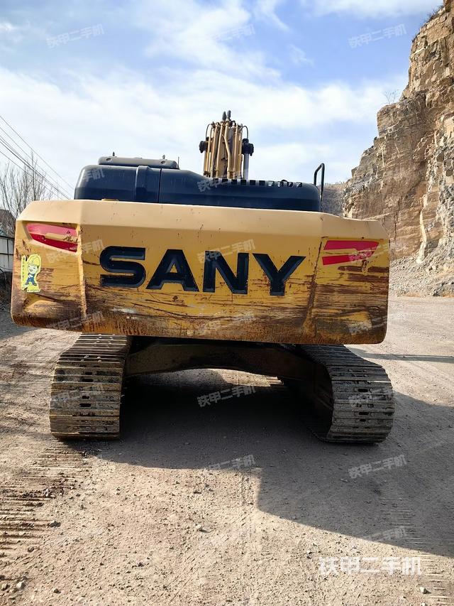 駕駛室頂部(整機外觀) 駕駛室頂部(整機外觀)