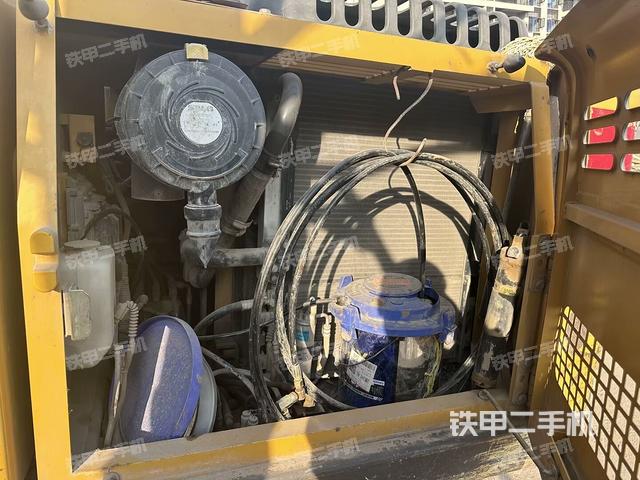 散熱器正面(大件艙室) 散熱器正面(大件艙室)