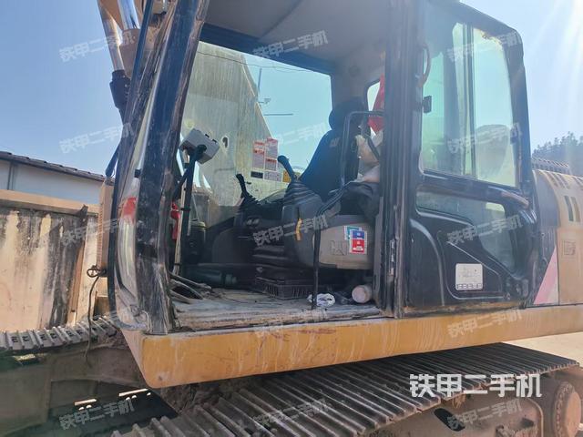 駕駛室整體(整機(jī)外觀) 駕駛室整體(整機(jī)外觀)