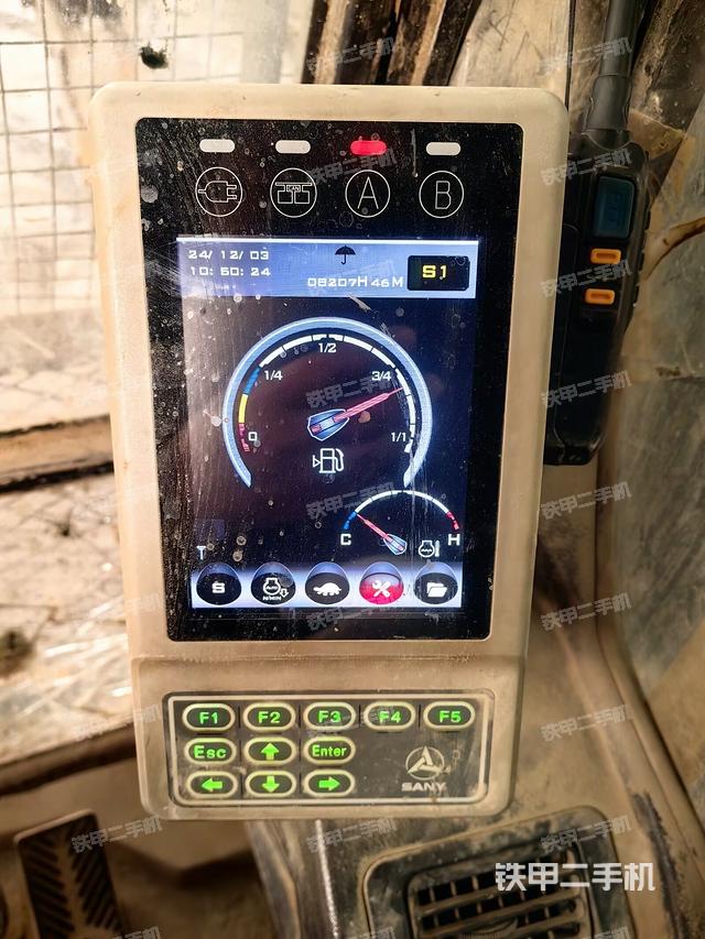 駕駛室整體(整機外觀) 駕駛室整體(整機外觀)