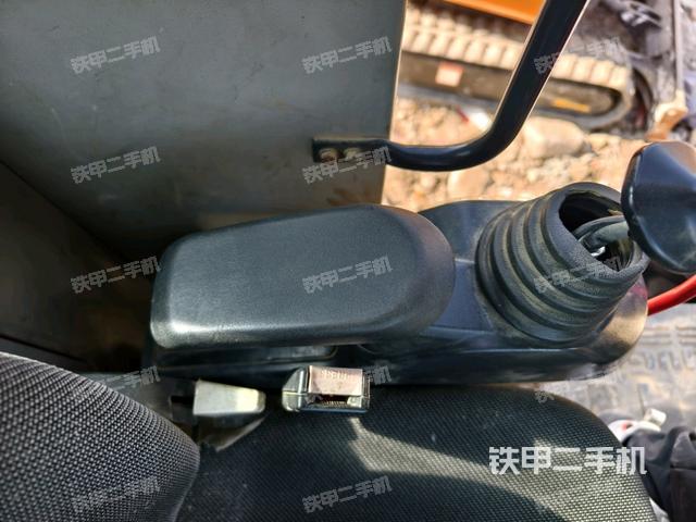 座椅左側(cè)控制臺/音響/含左手柄（駕駛室部分）