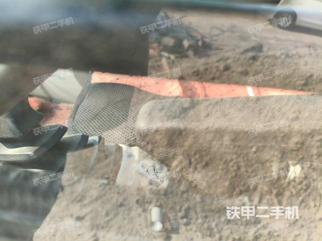 座椅右側(cè)控制臺/鑰匙門/油門/含右手柄(駕駛室部分) 座椅右側(cè)控制臺/鑰匙門/油門/含右手柄(駕駛室部分)