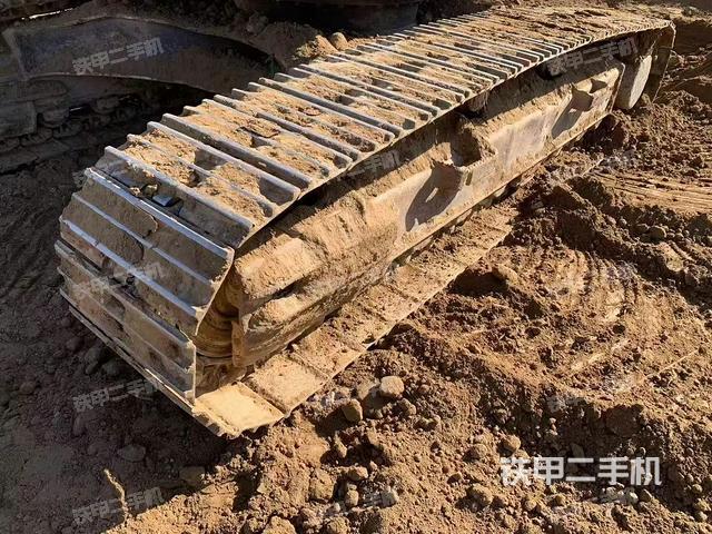 單側(cè)履帶整體(整機外觀) 單側(cè)履帶整體(整機外觀)