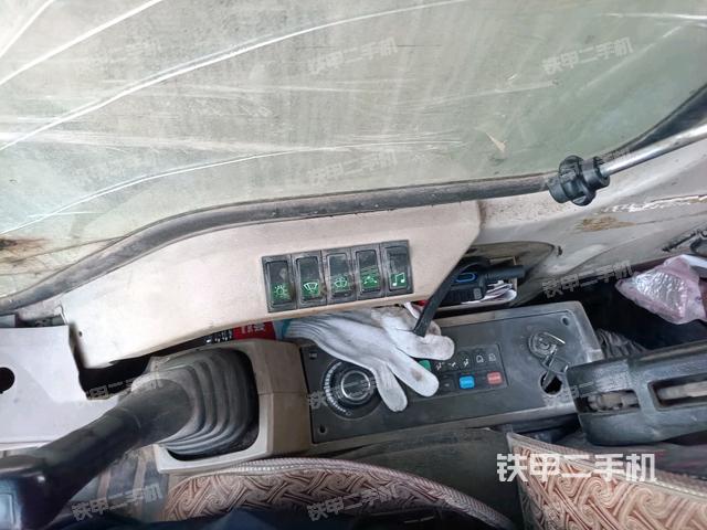 座椅右側控制臺/鑰匙門/油門/含右手柄（駕駛室部分）