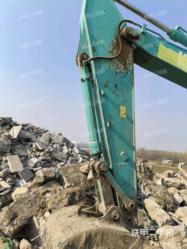 小臂整體左后(工作和回轉(zhuǎn)裝置) 小臂整體左后(工作和回轉(zhuǎn)裝置)