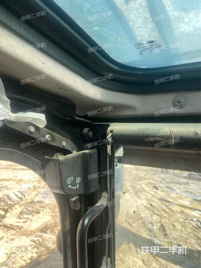 后窗玻璃角標（駕駛室部分）