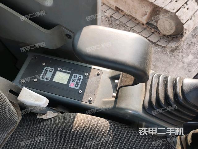 座椅左側控制臺/音響/含左手柄（駕駛室部分）