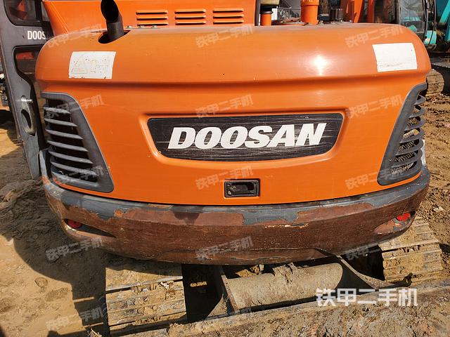 驾驶室顶部（整机外观）