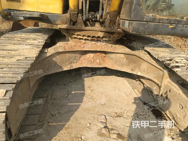 轉(zhuǎn)盤和下車架正前(工作和回轉(zhuǎn)裝置) 轉(zhuǎn)盤和下車架正前(工作和回轉(zhuǎn)裝置)