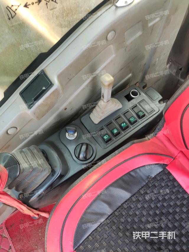 座椅右側(cè)控制臺(tái)/鑰匙門/油門/含右手柄（駕駛室部分）