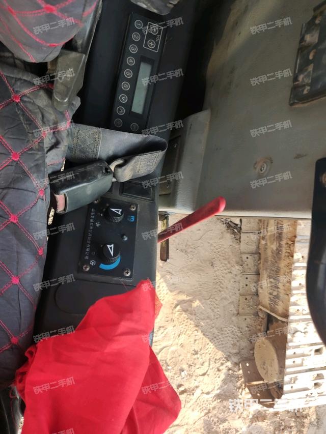 座椅左側(cè)控制臺/音響/含左手柄（駕駛室部分）