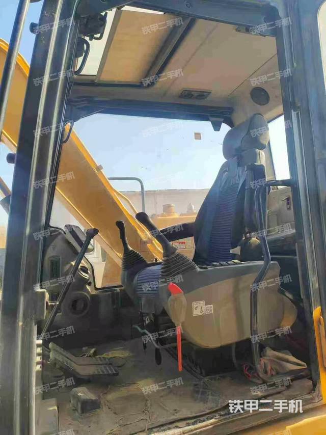 駕駛室整體（整機外觀）