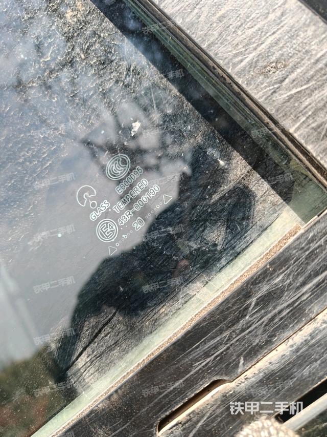 右側(cè)玻璃角標(biāo)（駕駛室部分）