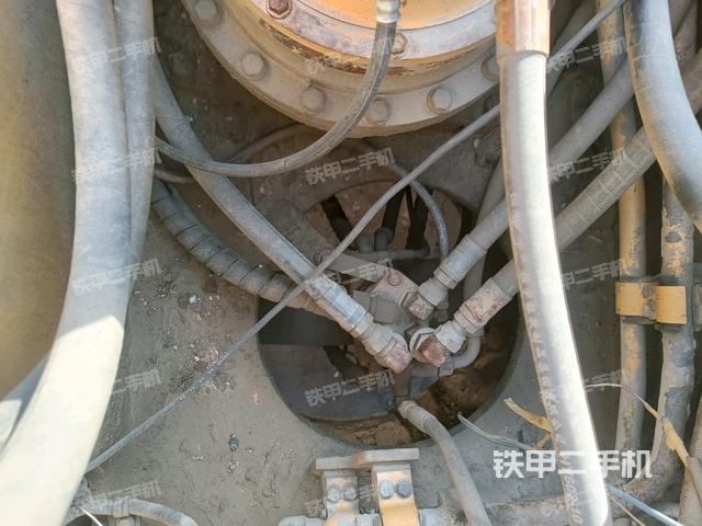 中央回轉(zhuǎn)接頭特寫（上車部件）