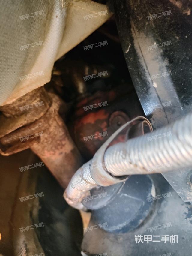 液壓泵艙室正面整體(整機(jī)外觀) 液壓泵艙室正面整體(整機(jī)外觀)