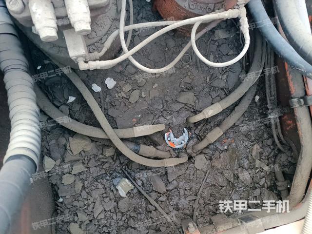 中央回轉接頭特寫（上車部件）