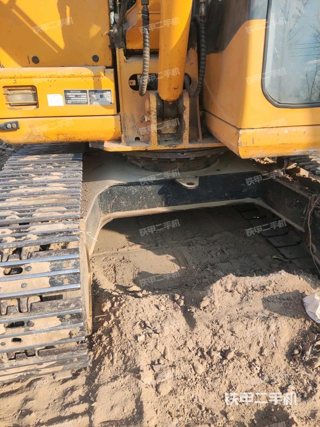 轉(zhuǎn)盤和下車架正前（工作和回轉(zhuǎn)裝置）