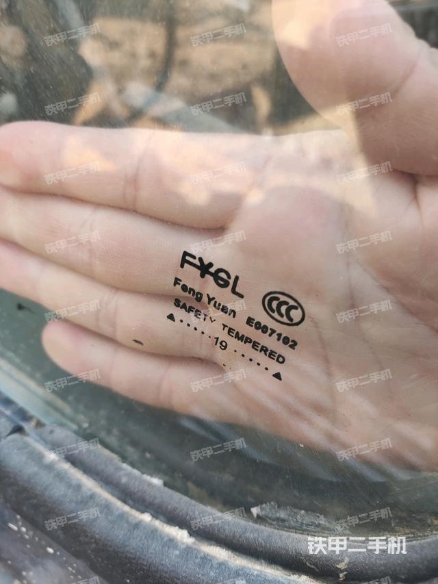 后窗玻璃角標（駕駛室部分）